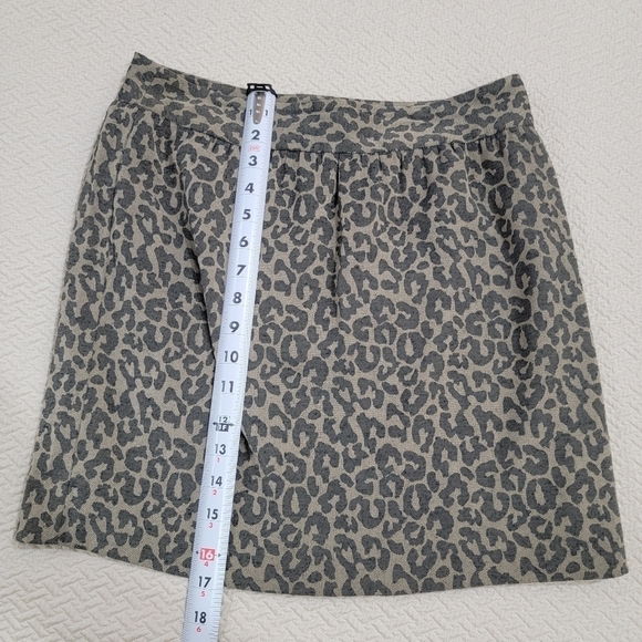 Banana Republic Cheetah Print Textured Skirt Size 4P - Picture 7 of 15